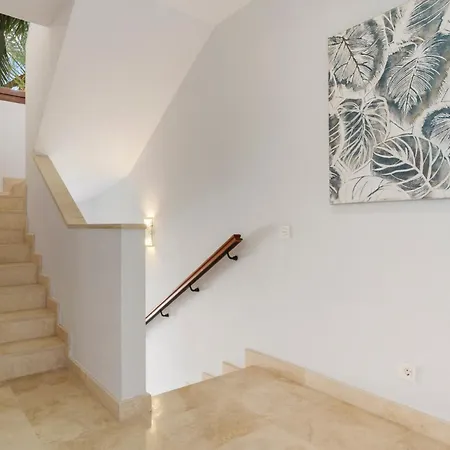 Townhouse In Paraiso Сasa de vacaciones Estepona
