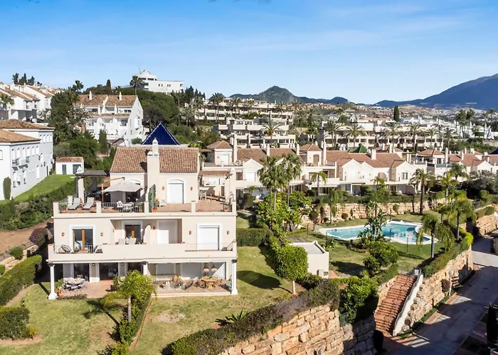 Townhouse In Paraiso * 에스테포나