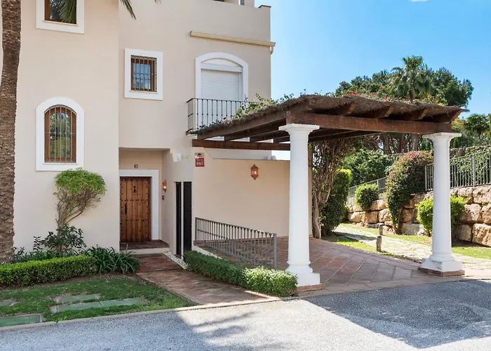 Townhouse In Paraiso 에스테포나