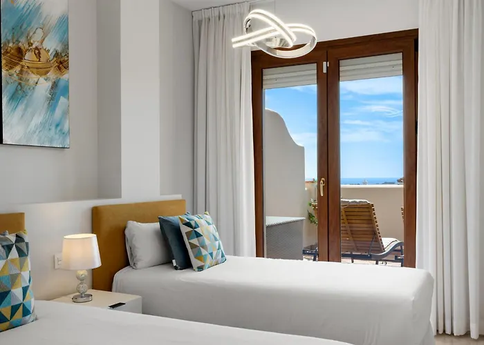 Townhouse In Paraiso * 에스테포나