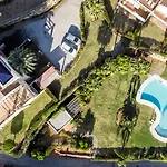 Townhouse In Paraiso 에스테포나