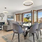 Townhouse In Paraiso 펜션 에스테포나