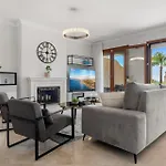 Townhouse In Paraiso 펜션 *