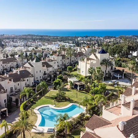 Townhouse In Paraiso בית נופש אסטפונה